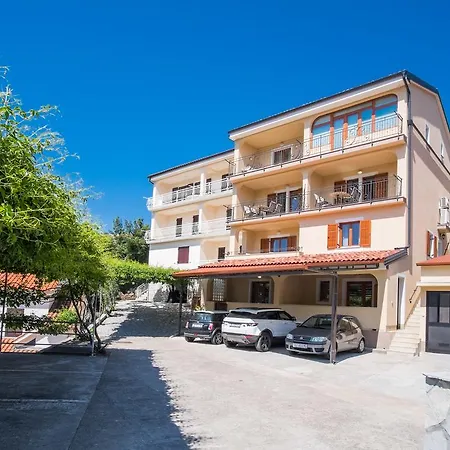 Apartments Iva Krk Town Buitenkant foto